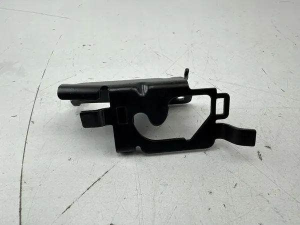 Linke Kofferraumabdeckung Halterung OEM A2058605700 image 6