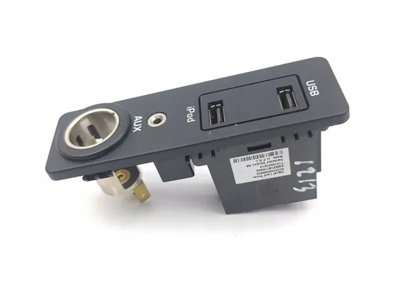 Tomada AUX Land Rover OEM A2C533686900 - Usado image 3