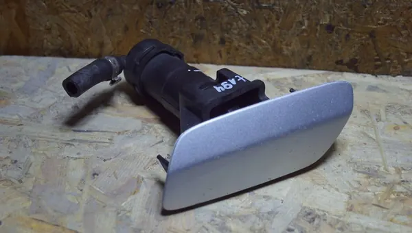 AUDI A6 C6 Left Headlight Washer 4F0955101B image 2