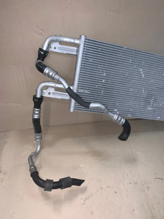 Refroidisseur d'huile BMW d'occasion OEM 8645851 F40 image 3