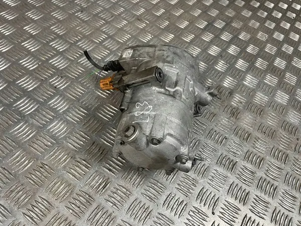 Compresor de aire acondicionado PEUGEOT 308 II 1.6L image 4