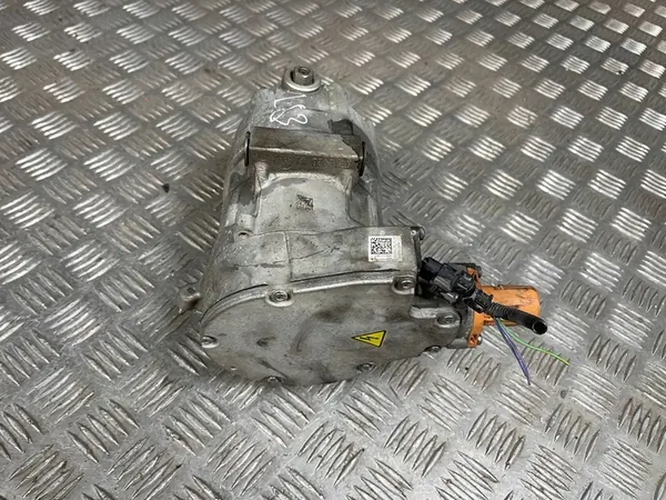 Compresor de aire acondicionado PEUGEOT 308 II 1.6L image 8