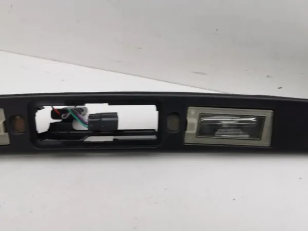 Feu de plaque Jeep Cherokee 2015 OEM 1UT72RXFAB image 4