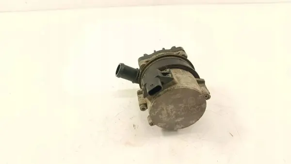 Audi OE 8R0965567 extra vattenpump - Begagnad image 3