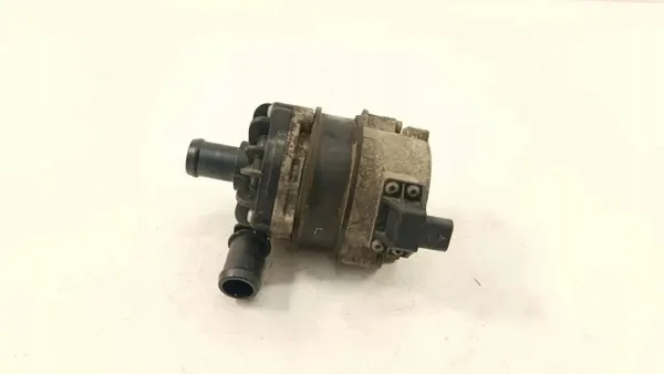 Audi OE 8R0965567 extra vattenpump - Begagnad image 4
