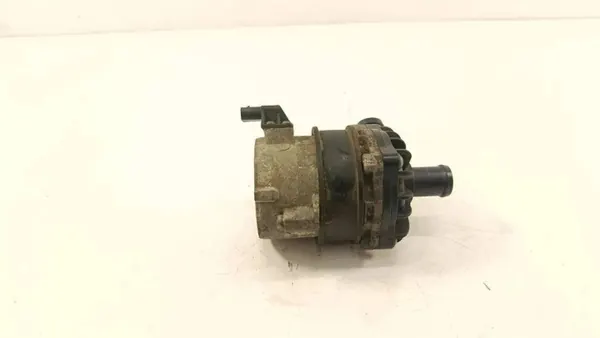 Audi OE 8R0965567 extra vattenpump - Begagnad image 5