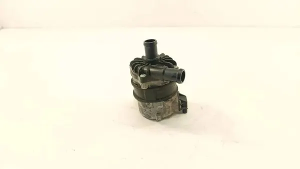 Audi OE 8R0965567 extra vattenpump - Begagnad image 8