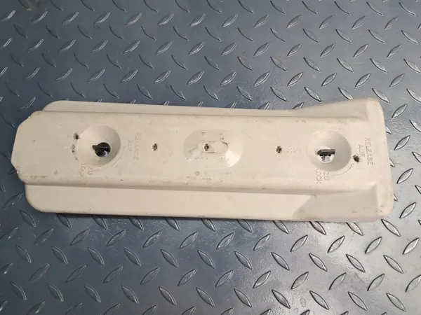Soquete farol traseiro esquerdo OEM 1 377 882 BMW E30 image 3