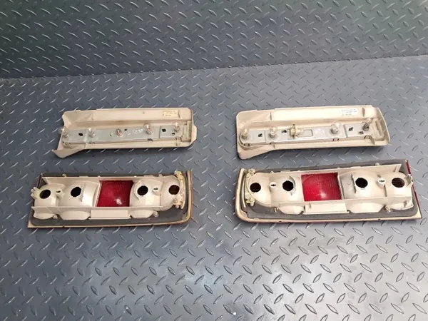 Soquete farol traseiro esquerdo OEM 1 377 882 BMW E30 image 6