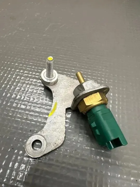 Capteur de niveau de liquide de refroidissement PEUGEOT 508 II 1.6L 2020 image 2