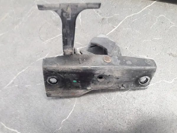 Mercedes W211 Motorhuvslås 2118870327 image 3