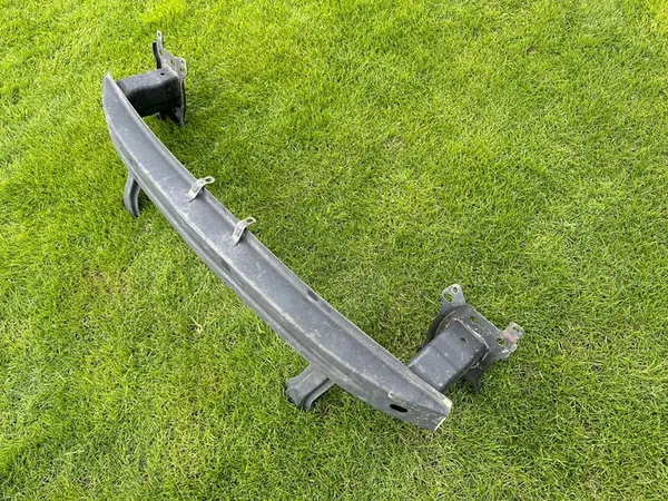 VW PASSAT B6 3C0 05- Etupuskuri Tuki image 3