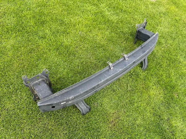 VW PASSAT B6 3C0 05- Etupuskuri Tuki image 4