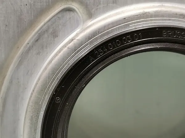 Mercedes-Benz GLE Timing Belt Cover GLE 350 de 2020 image 5