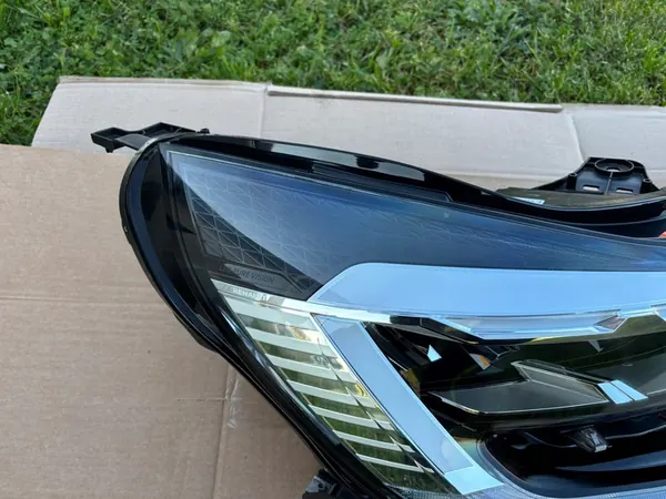 OIK. ETULAMPPU RENAULT CAPTUR II 2 2019+ FULL LED 260104095R image 2