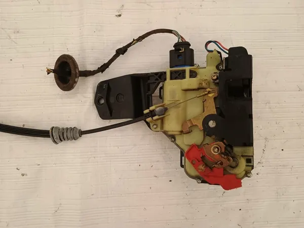 Vordere rechte Türschloss VW New Beetle image 3