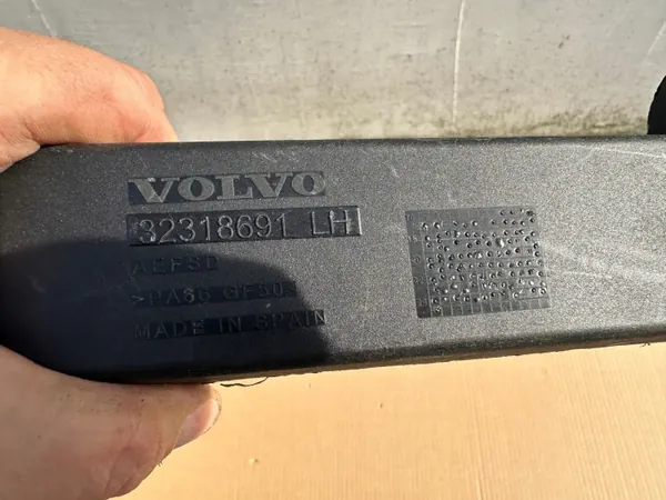 Suporte de para-lama esquerdo OEM 32318691 Volvo XC40 image 3