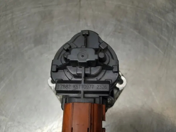 Válvula EGR usada OEM K5T70977 para Opel 2.0 CDTI image 3