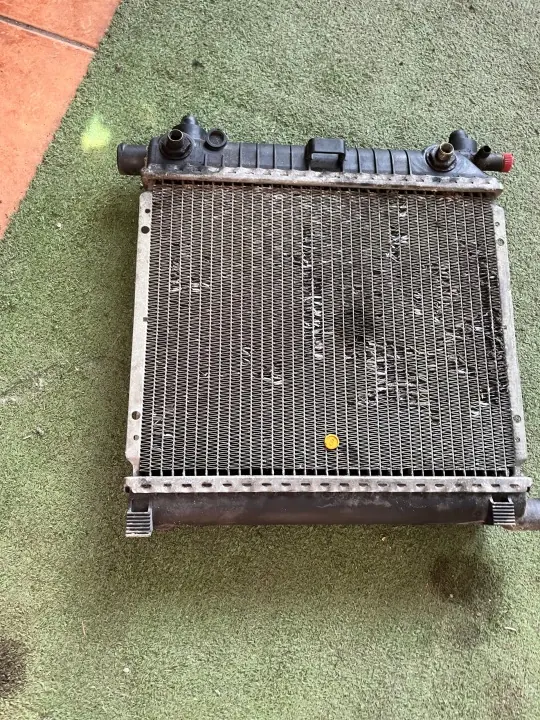 Radiateur d'eau OEM 251082 pour Mercedes 190 2.0E image 3