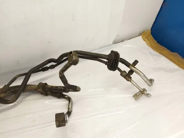 Tuyau Clim OEM 8D0260704N pour VW Passat B5 image 8