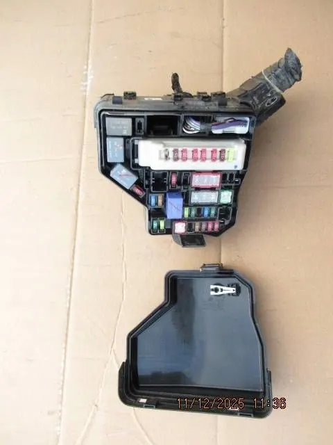 TOYOTA YARIS III FUSSBORD 826620D100 image 2