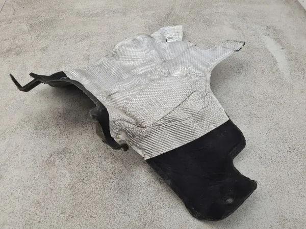 Renault Clio IV Schottwand-Dämmung OEM 679008028R image 3