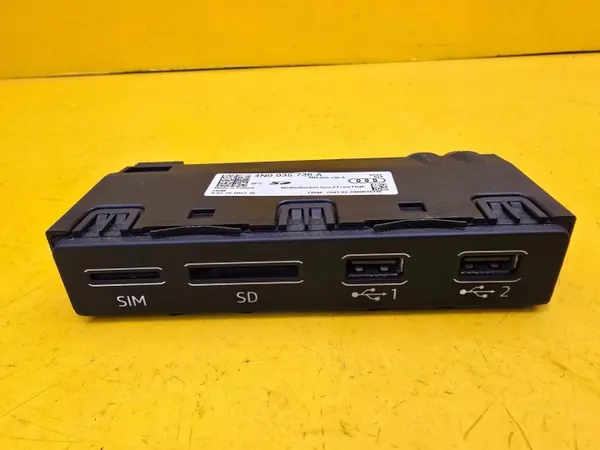 Enchufe USB Audi Q8 2019 OEM 4N0035736A image 2