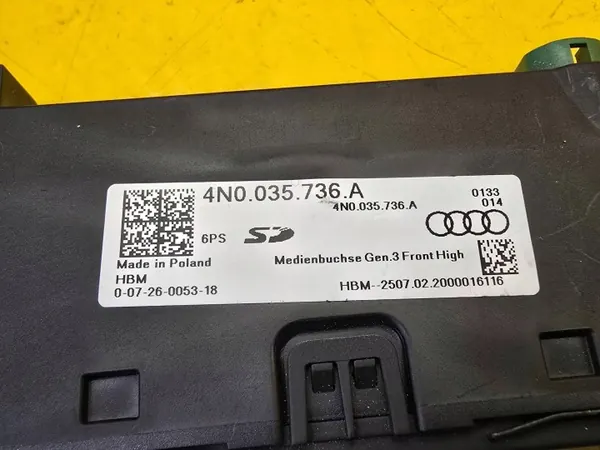 Enchufe USB Audi Q8 2019 OEM 4N0035736A image 5
