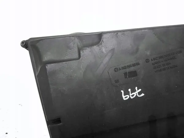 Mercedes-Benz ML W164 2010 Ilmansuodattimen kotelo A6420940204 image 9