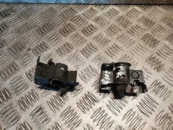 Mercedes-Benz C W203 Motorhuvudlås image 2