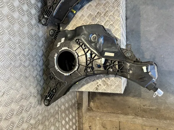 Réservoir AdBlue OEM 172A25422R pour Renault Kangoo image 3