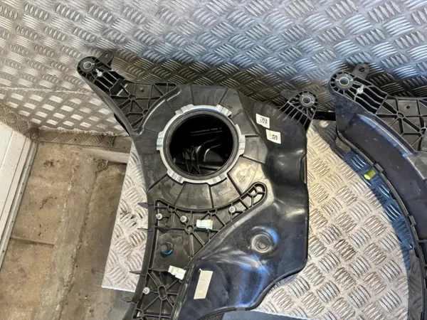Réservoir AdBlue OEM 172A25422R pour Renault Kangoo image 4