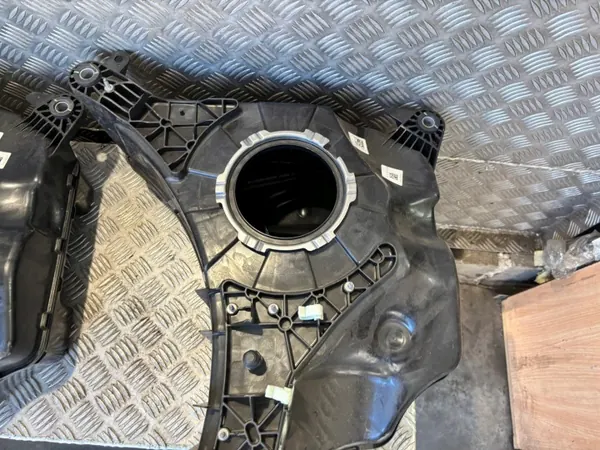 Réservoir AdBlue OEM 172A25422R pour Renault Kangoo image 7