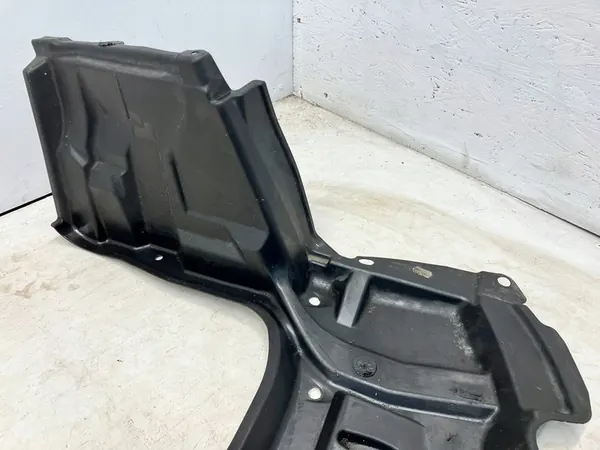 Yaris III Lift 1.5 VVTi Motoröverdrag Vänster 51442-0D141 image 3