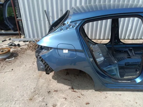 Guardabarros trasero derecho Opel Astra V OEM 01 image 2