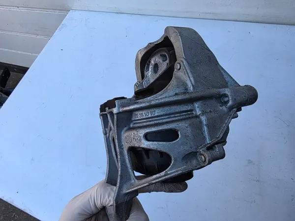 Moottorin Kiinnike Oikea Audi Q5 80A FY 2.0T OEM 4M0199372B image 4