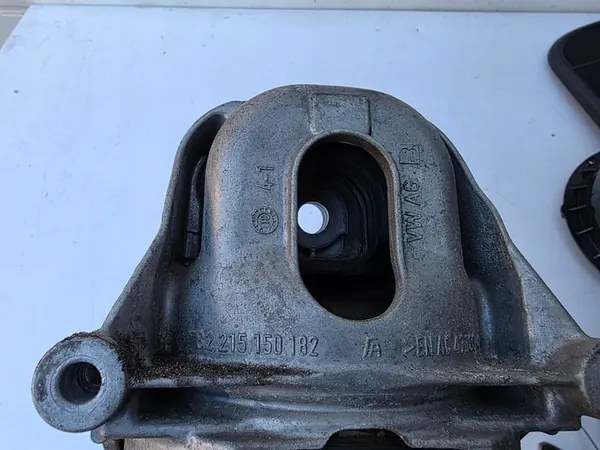 Moottorin Kiinnike Oikea Audi Q5 80A FY 2.0T OEM 4M0199372B image 6