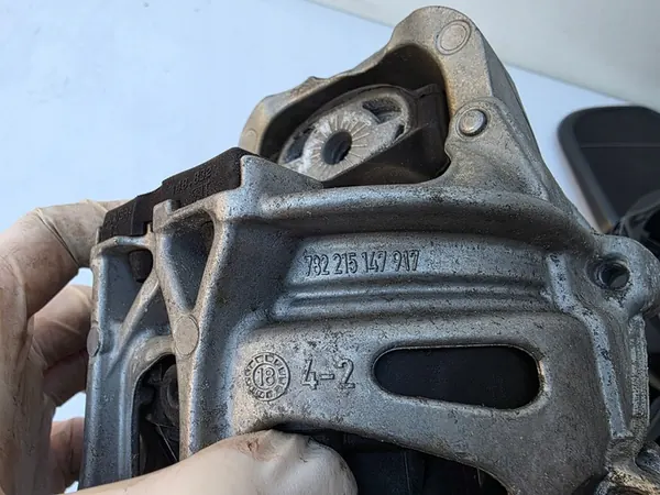 Moottorin Kiinnike Oikea Audi Q5 80A FY 2.0T OEM 4M0199372B image 7