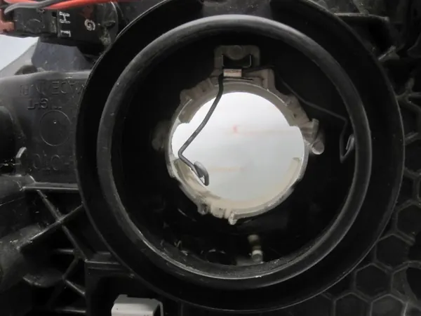 Nissan OE 89907548 Rechter Frontscheinwerfer - Gebraucht image 7