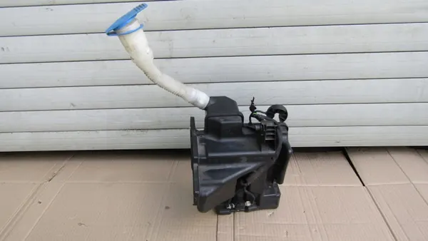 Réservoir de liquide lave-glace VW POLO 6R OEM image 2