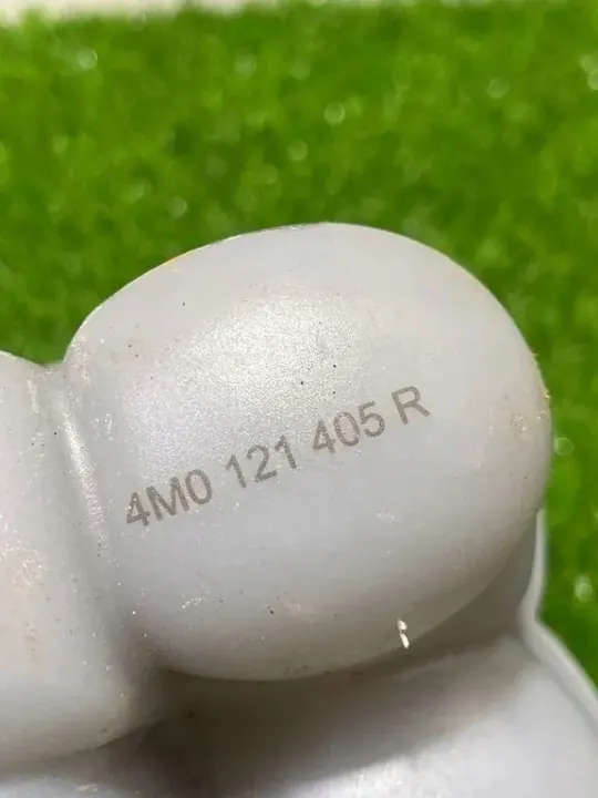 Ausgleichsbehälter Porsche Cayenne (9Y0/9Y3) OEM 4M0121405R image 3