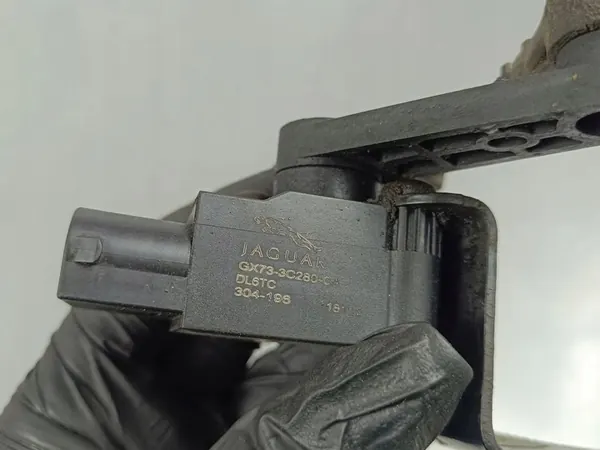 Sensor de suspensão pneumática dianteira Jaguar F-Pace 2018 GX733C280CA image 3