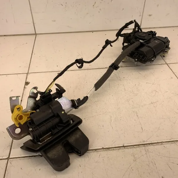 Bagagelås + fäste AUDI A4 B9 8W Avant 2016 image 3