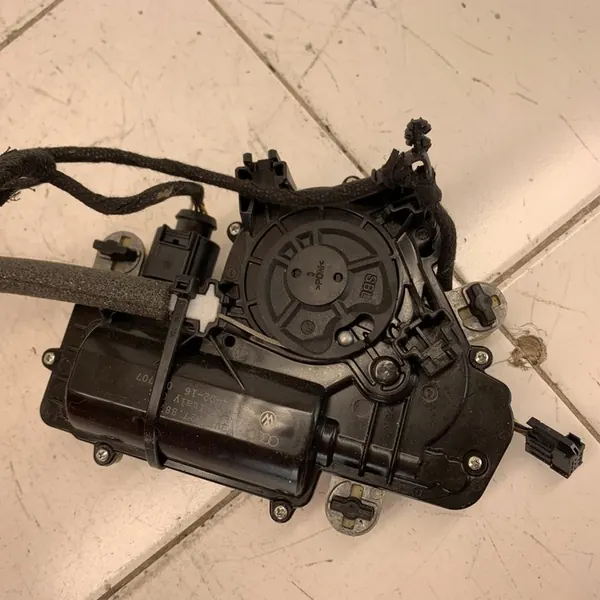 Bagagelås + fäste AUDI A4 B9 8W Avant 2016 image 5