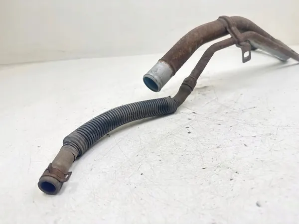 2007 KIA Sorento Fuel Filler image 3