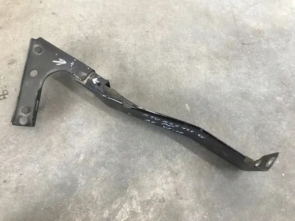 Audi A5 I 8T Kotflügelhalterung Rechts Vorne OEM 8T0821136G image 3