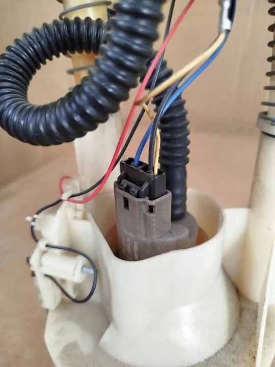 Brandstofpomp drijver elektrisch Renault Laguna 1.6 16V 8200016909 image 3