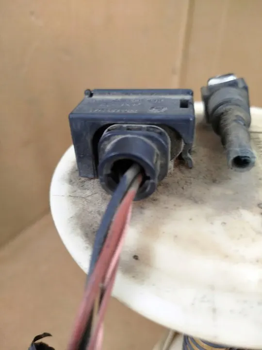 Brandstofpomp drijver elektrisch Renault Laguna 1.6 16V 8200016909 image 4