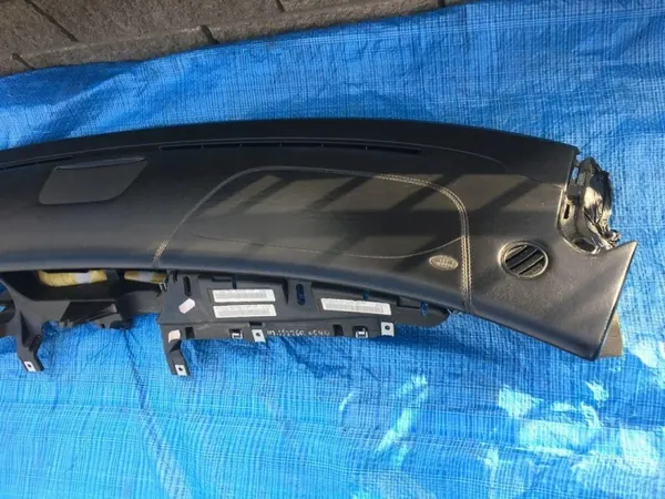 Mercedes CLS W219 Konsoli OEM / Valkoinen Lankannahka image 3