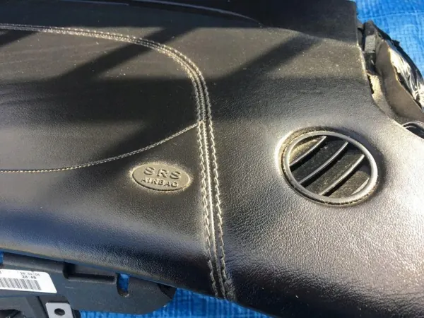 Mercedes CLS W219 Konsoli OEM / Valkoinen Lankannahka image 4
